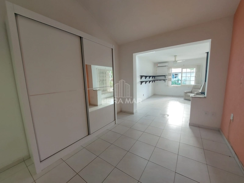 Casa de laje em 02 terrenos no coração de Atlântida.: 9ª foto da galeria de imagens do imóvel