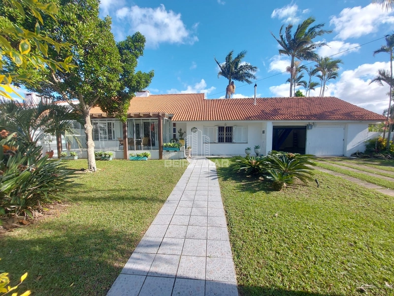 Casa de laje em 02 terrenos no coração de Atlântida.: 3ª foto da galeria de imagens do imóvel