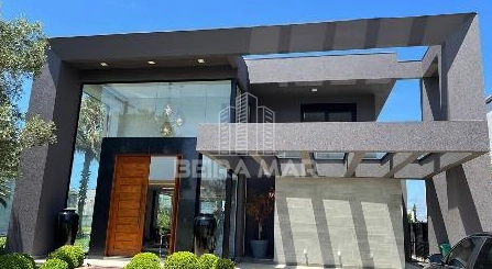 Belíssimo Sobrado Beira Lago