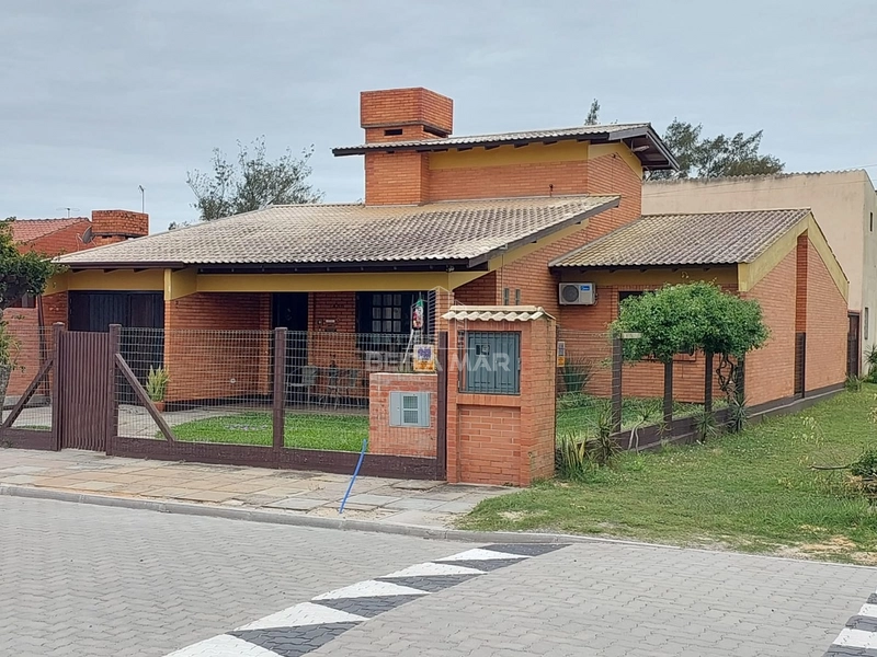 Casa moderna a apenas 400 metros do mar!: 6ª foto da galeria de imagens do imóvel