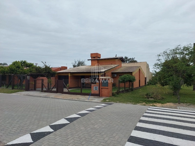 Casa moderna a apenas 400 metros do mar!: 10ª foto da galeria de imagens do imóvel