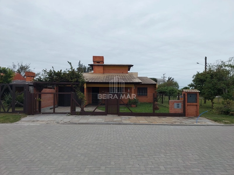 Casa moderna a apenas 400 metros do mar!: 9ª foto da galeria de imagens do imóvel