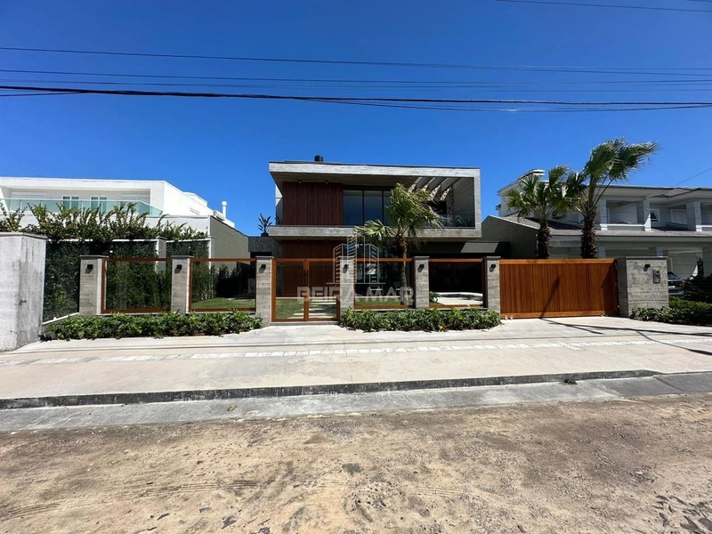 Sobrado em Atlântida: 1ª foto da galeria de imagens do imóvel