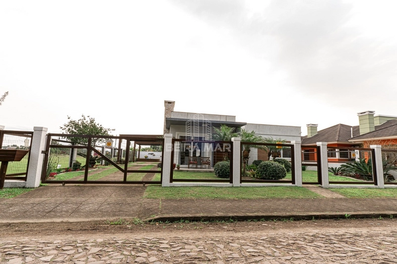 Casa em ótima localização em Atlântida: 8ª foto da galeria de imagens do imóvel