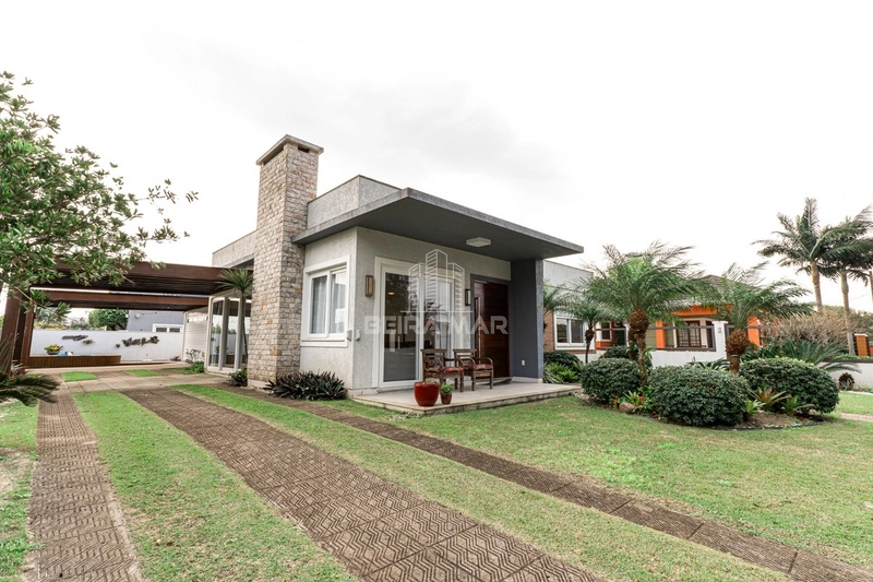 Casa em ótima localização em Atlântida: 4ª foto da galeria de imagens do imóvel