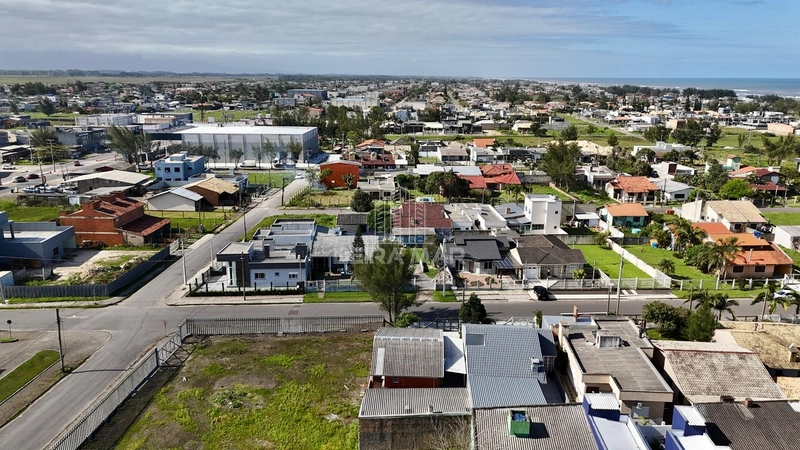 Casa a 2 quadras do mar: 4ª foto da galeria de imagens do imóvel