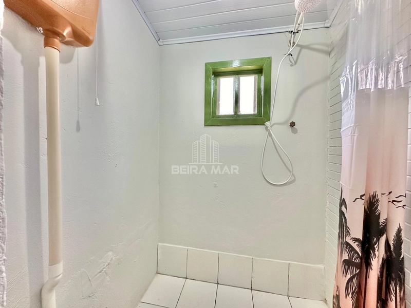 Casa a 2 quadras do mar: 3ª foto da galeria de imagens do imóvel