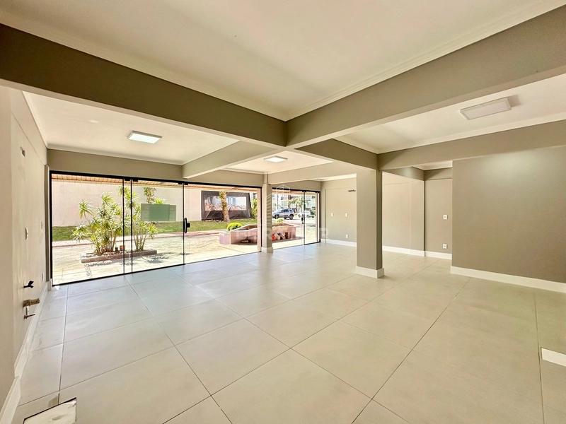 Loja Comercial: 3ª foto da galeria de imagens do imóvel