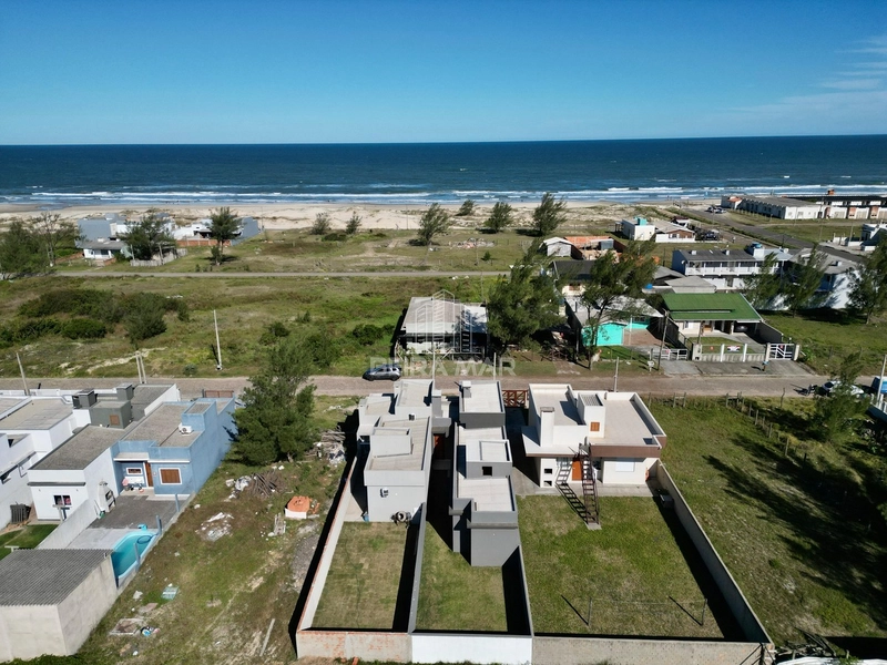 CASA À VENDA NO JARDIM BEIRA MAR, PRÓXIMO AO MAR: 2ª foto da galeria de imagens do imóvel
