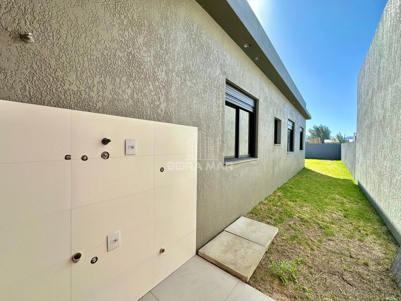 CASA À VENDA NO JARDIM BEIRA MAR, PRÓXIMO AO MAR: 8ª foto da galeria de imagens do imóvel