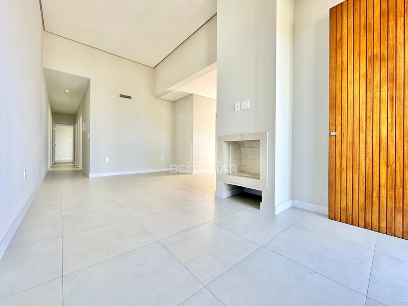 CASA À VENDA NO JARDIM BEIRA MAR, PRÓXIMO AO MAR: 3ª foto da galeria de imagens do imóvel