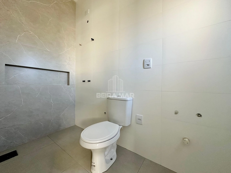 CASA À VENDA NO JARDIM BEIRA MAR, PRÓXIMO AO MAR: 16ª foto da galeria de imagens do imóvel