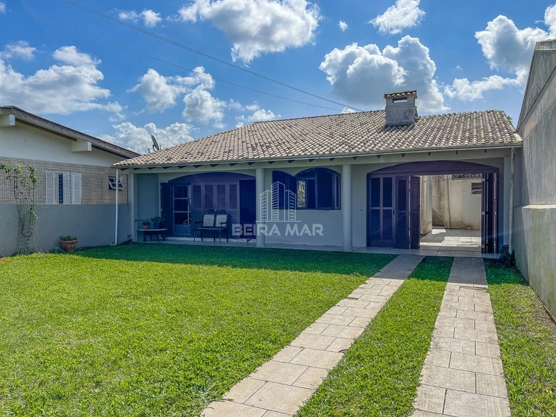 Linda Casa à Venda em Xangri-lá - Bairro Remanso: 1ª foto da galeria de imagens do imóvel