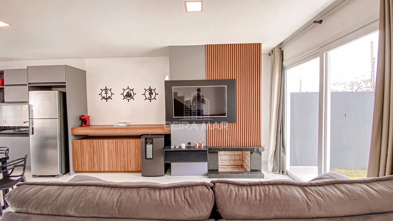 Duplex frente leste totalmente mobiliado e somente 2 quadras do mar!: 3ª foto da galeria de imagens do imóvel