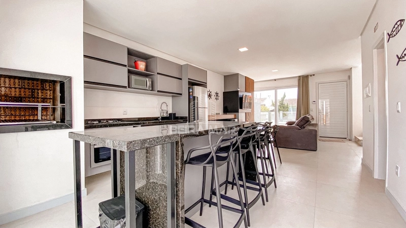 Duplex frente leste totalmente mobiliado e somente 2 quadras do mar!: 17ª foto da galeria de imagens do imóvel