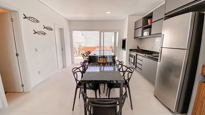 Duplex frente leste totalmente mobiliado e somente 2 quadras do mar!: 16ª foto da galeria de imagens do imóvel