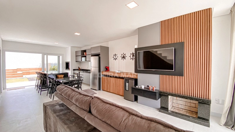 Duplex frente leste totalmente mobiliado e somente 2 quadras do mar!: 13ª foto da galeria de imagens do imóvel