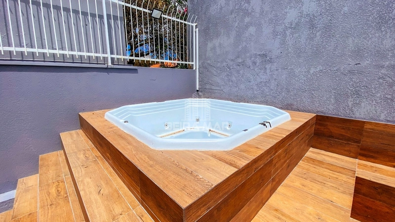 Duplex frente leste totalmente mobiliado e somente 2 quadras do mar!: 9ª foto da galeria de imagens do imóvel