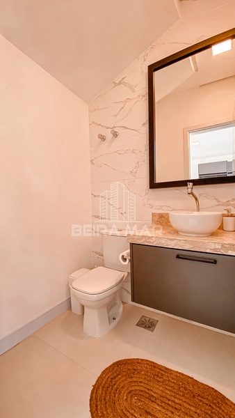 Duplex frente leste totalmente mobiliado e somente 2 quadras do mar!: 5ª foto da galeria de imagens do imóvel