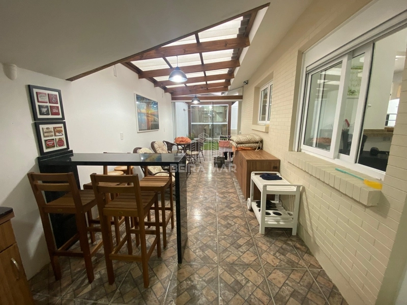 Casa à Venda em Xangri-Lá – Próxima ao Mar e Completa para o Seu Confo: 4ª foto da galeria de imagens do imóvel