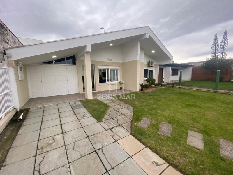 Casa à Venda em Xangri-Lá – Próxima ao Mar e Completa para o Seu Confo