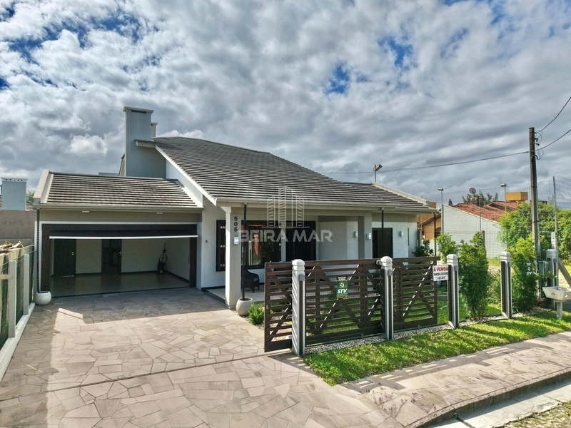 CASA DE ALTO PADRÃO À VENDA EM ATLÂNTIDA