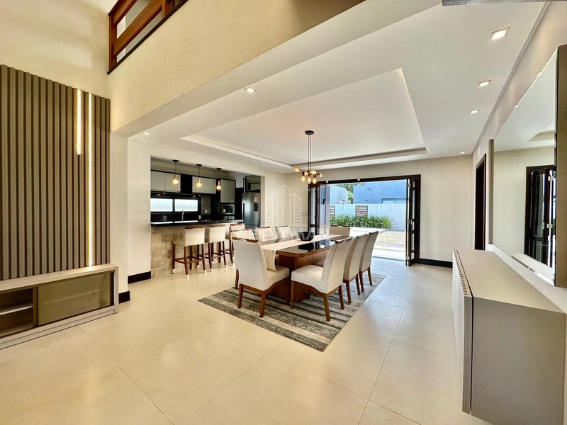 CASA DE ALTO PADRÃO À VENDA EM ATLÂNTIDA: 4ª foto da galeria de imagens do imóvel