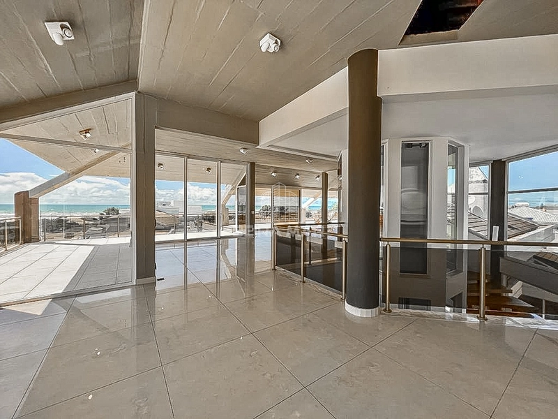 Mansão em Atlântida: 8ª foto da galeria de imagens do imóvel