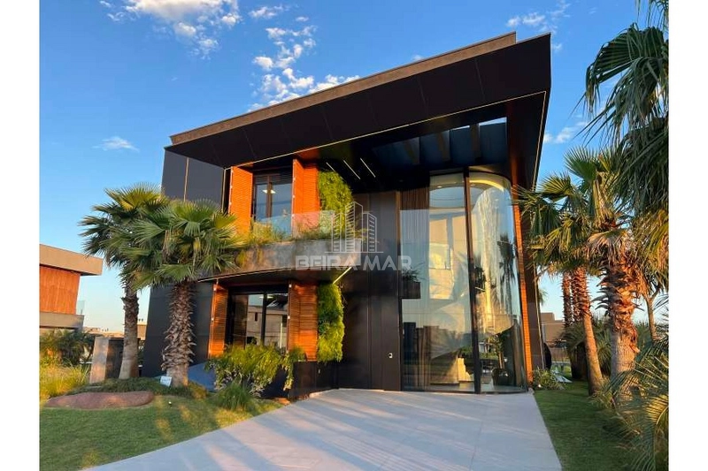 Sobrado de Alto Padrão em Condominio