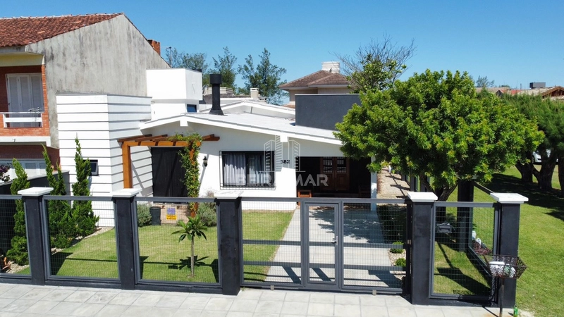 Casa Térrea à 2 quadras do Mar: 1ª foto da galeria de imagens do imóvel