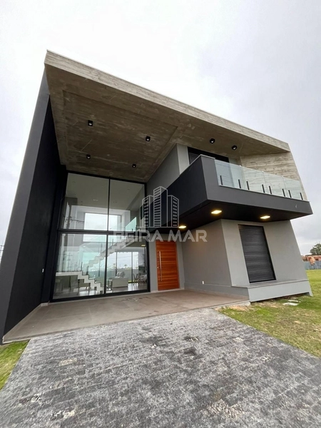 Sobrado em condomínio fechado mobiliada