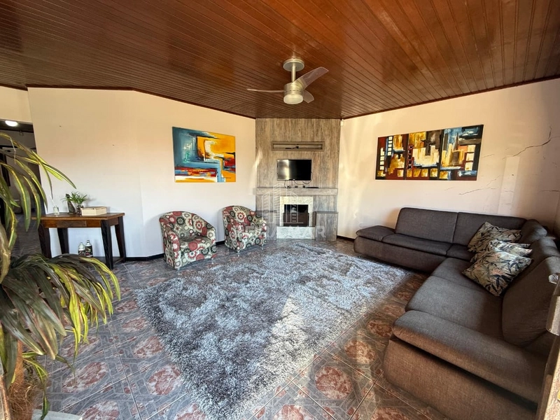 CASA 4 DORM: 2ª foto da galeria de imagens do imóvel