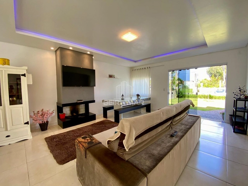 CASA COM 3DORM EM XANGRI-LÁ: 5ª foto da galeria de imagens do imóvel