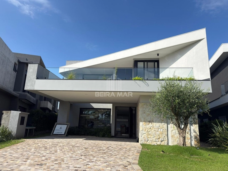 Casa no Condomínio Sense