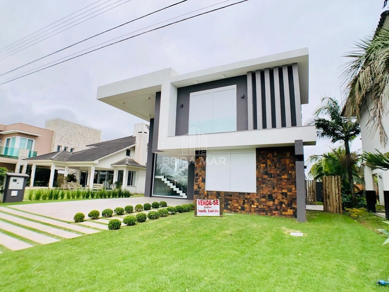 CASA DE LUXO À VENDA NO CONDOMÍNIO LA PLAGE