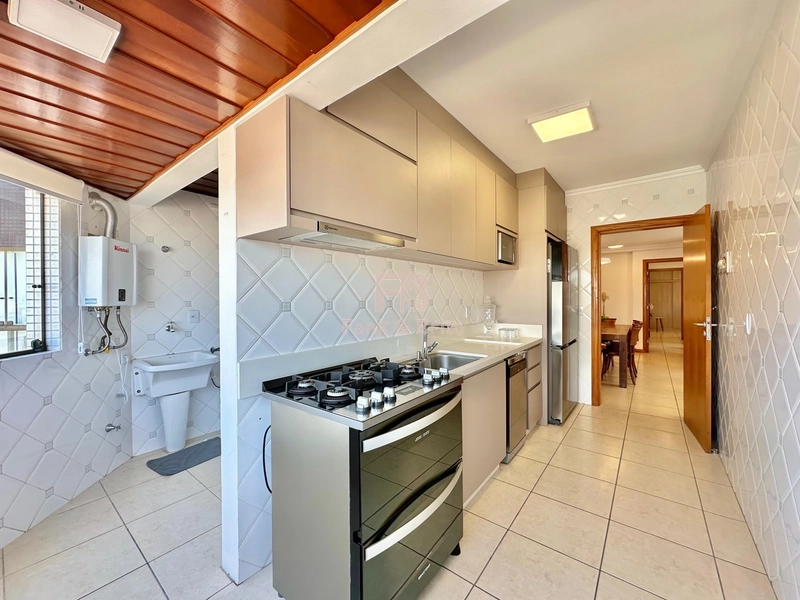 VENDE AMPLO APARTAMENTO Á POUCOS METROS DO MAR: 12ª foto da galeria de imagens do imóvel