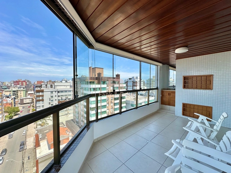 VENDE AMPLO APARTAMENTO Á POUCOS METROS DO MAR: 2ª foto da galeria de imagens do imóvel