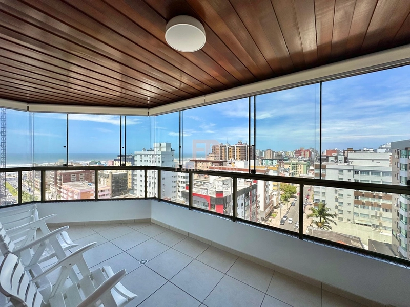 VENDE AMPLO APARTAMENTO Á POUCOS METROS DO MAR: 1ª foto da galeria de imagens do imóvel