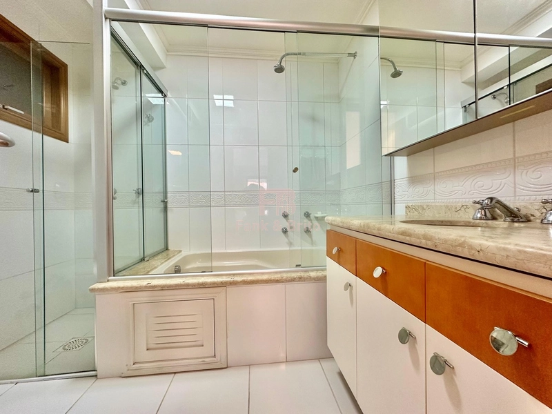 VENDE AMPLO APARTAMENTO Á POUCOS METROS DO MAR: 26ª foto da galeria de imagens do imóvel