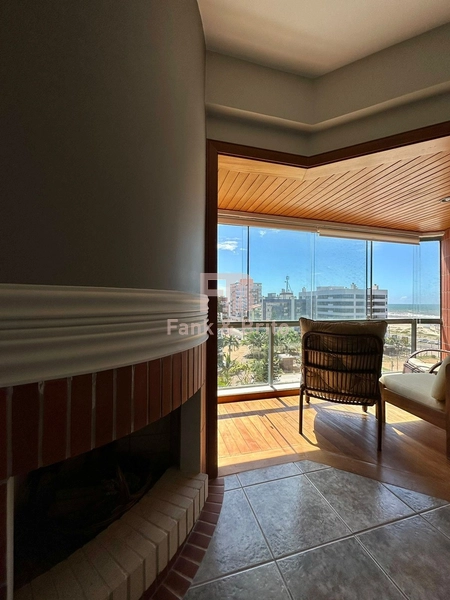 APARTAMENTO DE FRENTE COM VISTA PARA O MAR E PRAÇA: 19ª foto da galeria de imagens do imóvel