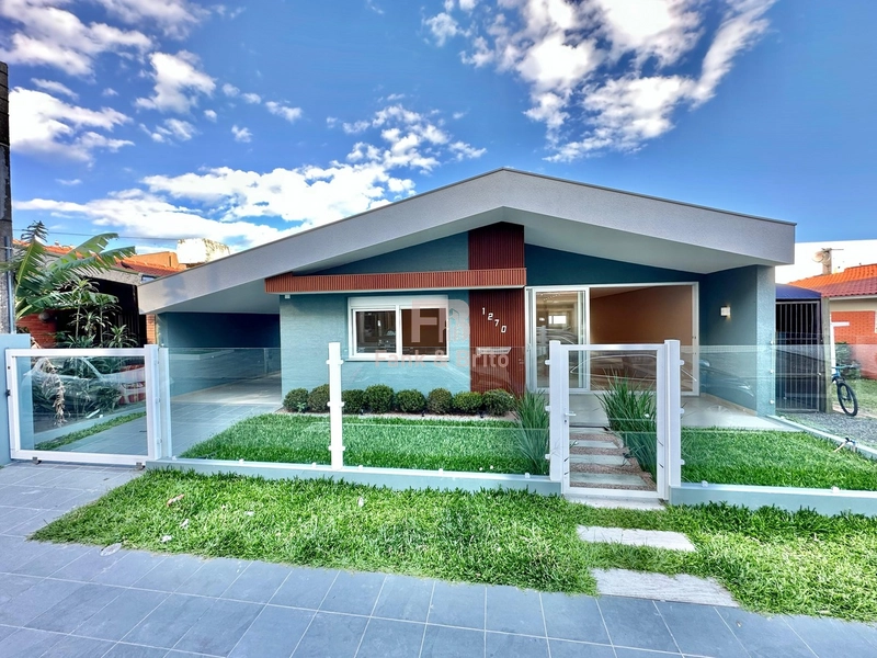 CASA ALTO PADRÃO NA BEIRA MAR DE CAPÃO DA CANOA: 1ª foto da galeria de imagens do imóvel