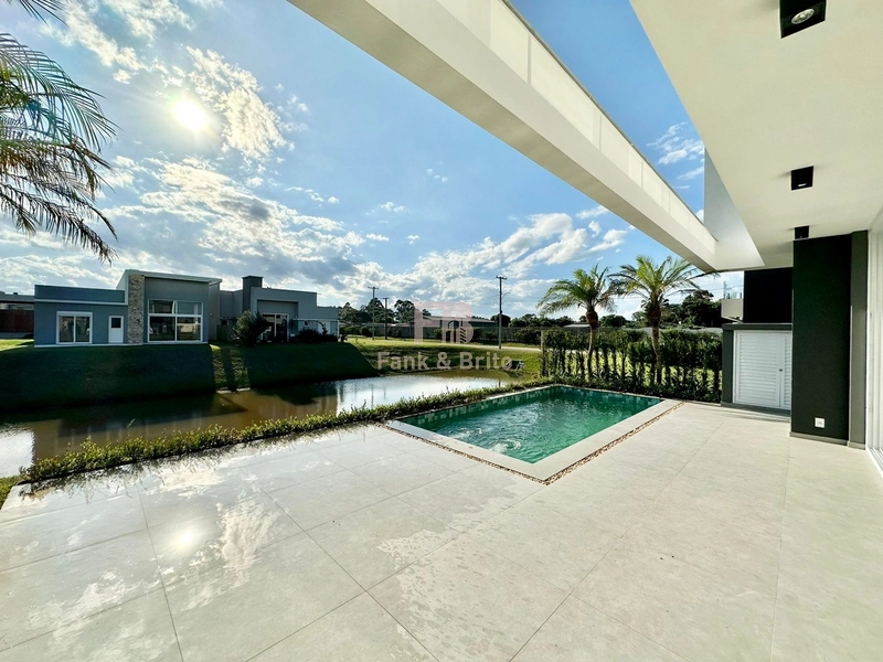 VENDO SOBRADO BEIRA LAGO EM CONDOMINIO FECHADO: 4ª foto da galeria de imagens do imóvel