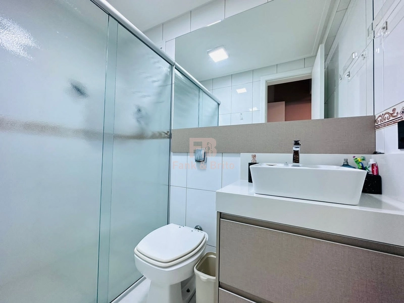 VENDE APARTAMENTO NOVO POUCOS METROS DO MAR BEM MOBILIADO: 25ª foto da galeria de imagens do imóvel