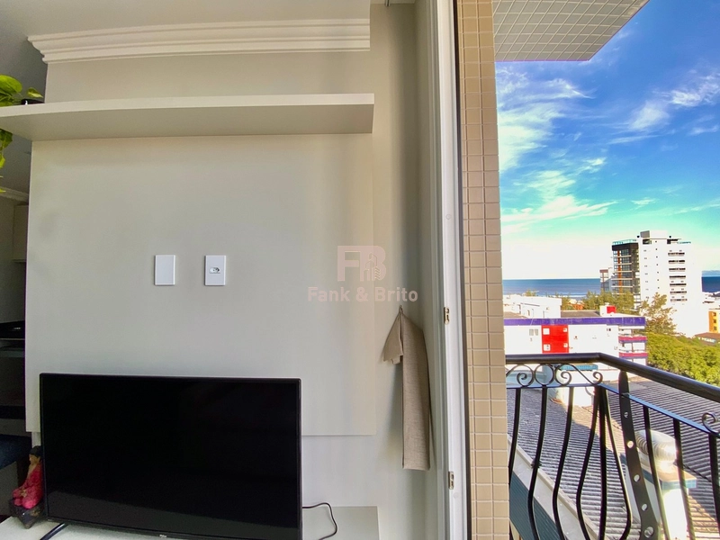 APARTAMENTO AO LADO DA PRAÇA FLAVIO BOIANOVSKI, DUAS QUADRAS DO MAR!: 5ª foto da galeria de imagens do imóvel