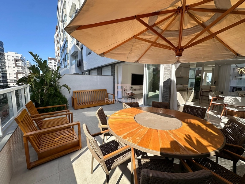 Mobiliado e decorado com terraço: 2ª foto da galeria de imagens do imóvel