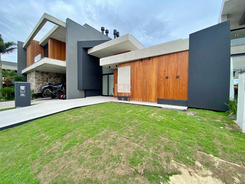 Casa em Condomínio com 4 Dormitórios: 1ª foto da galeria de imagens do imóvel