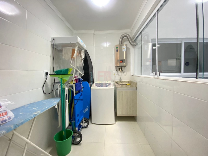 APARTAMENTO DE FRENTE NA ZONA NOVA: 12ª foto da galeria de imagens do imóvel