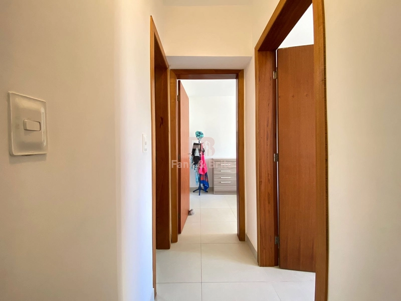 APARTAMENTO DE FRENTE NA ZONA NOVA: 11ª foto da galeria de imagens do imóvel