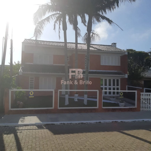 Casa Espaçosa com 6 Dormitórios (5 Suítes): 1ª foto da galeria de imagens do imóvel