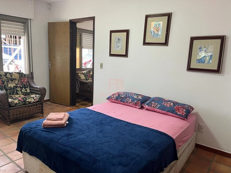 Espaçosa Casa de Temporada com 6 Dormitórios - 1 Quadra da Praia: 17ª foto da galeria de imagens do imóvel